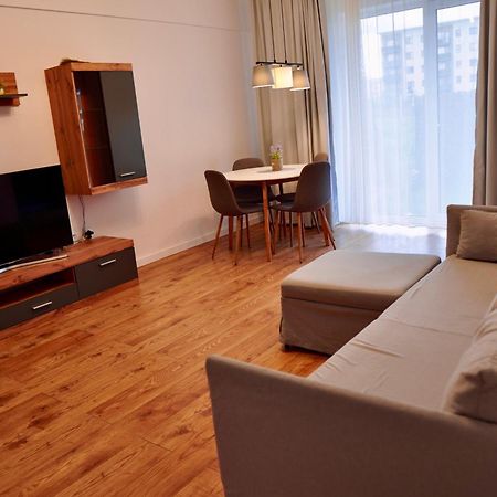 Coresi, 2 Camere, Sleeps 6 Large Private Garden Apartment Pets Welcome Braşov Buitenkant foto