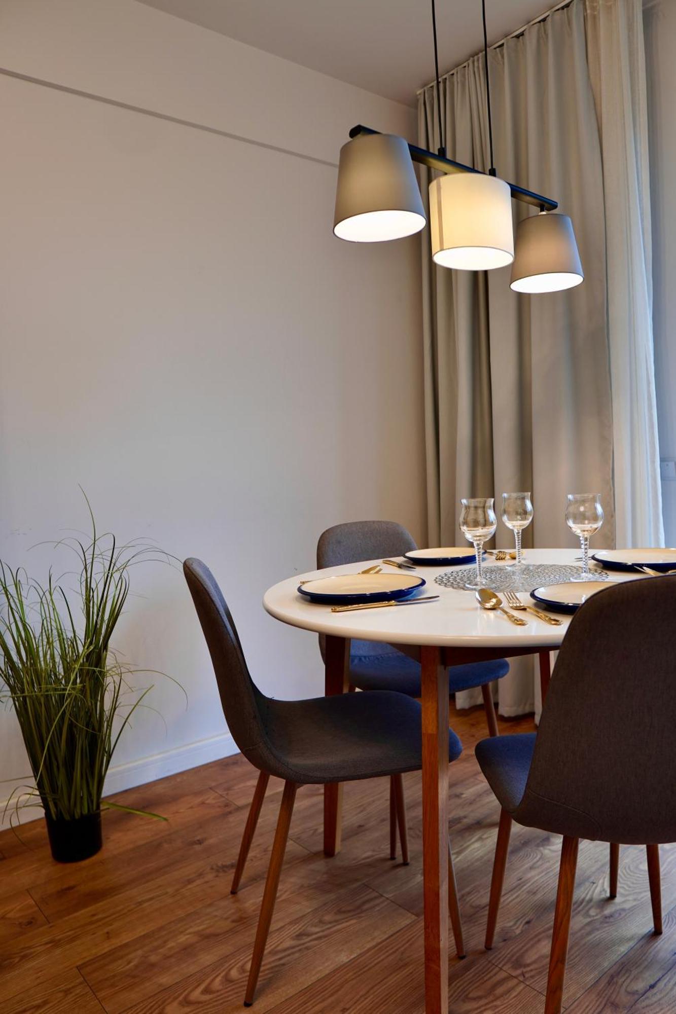 Coresi, 2 Camere, Sleeps 6 Large Private Garden Apartment Pets Welcome Braşov Buitenkant foto