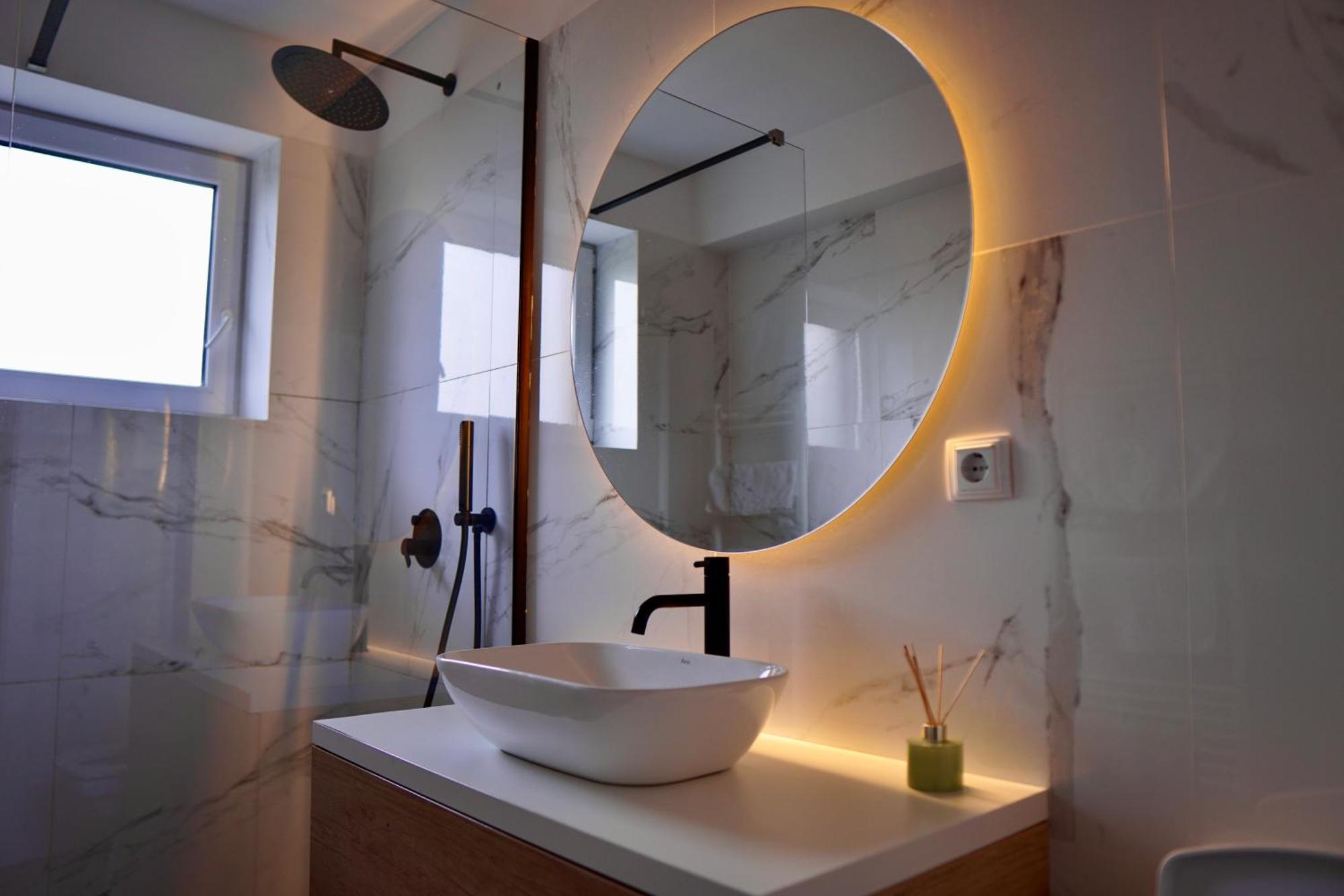 Coresi, 2 Camere, Sleeps 6 Large Private Garden Apartment Pets Welcome Braşov Buitenkant foto