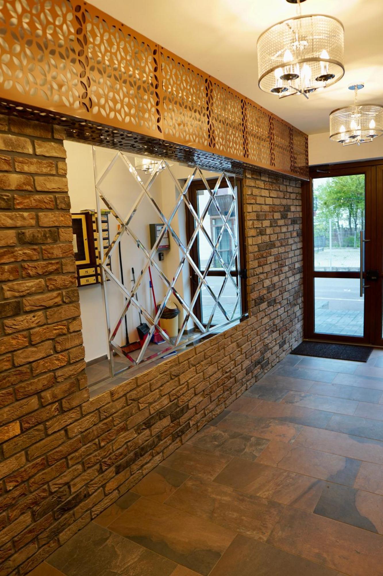 Coresi, 2 Camere, Sleeps 6 Large Private Garden Apartment Pets Welcome Braşov Buitenkant foto