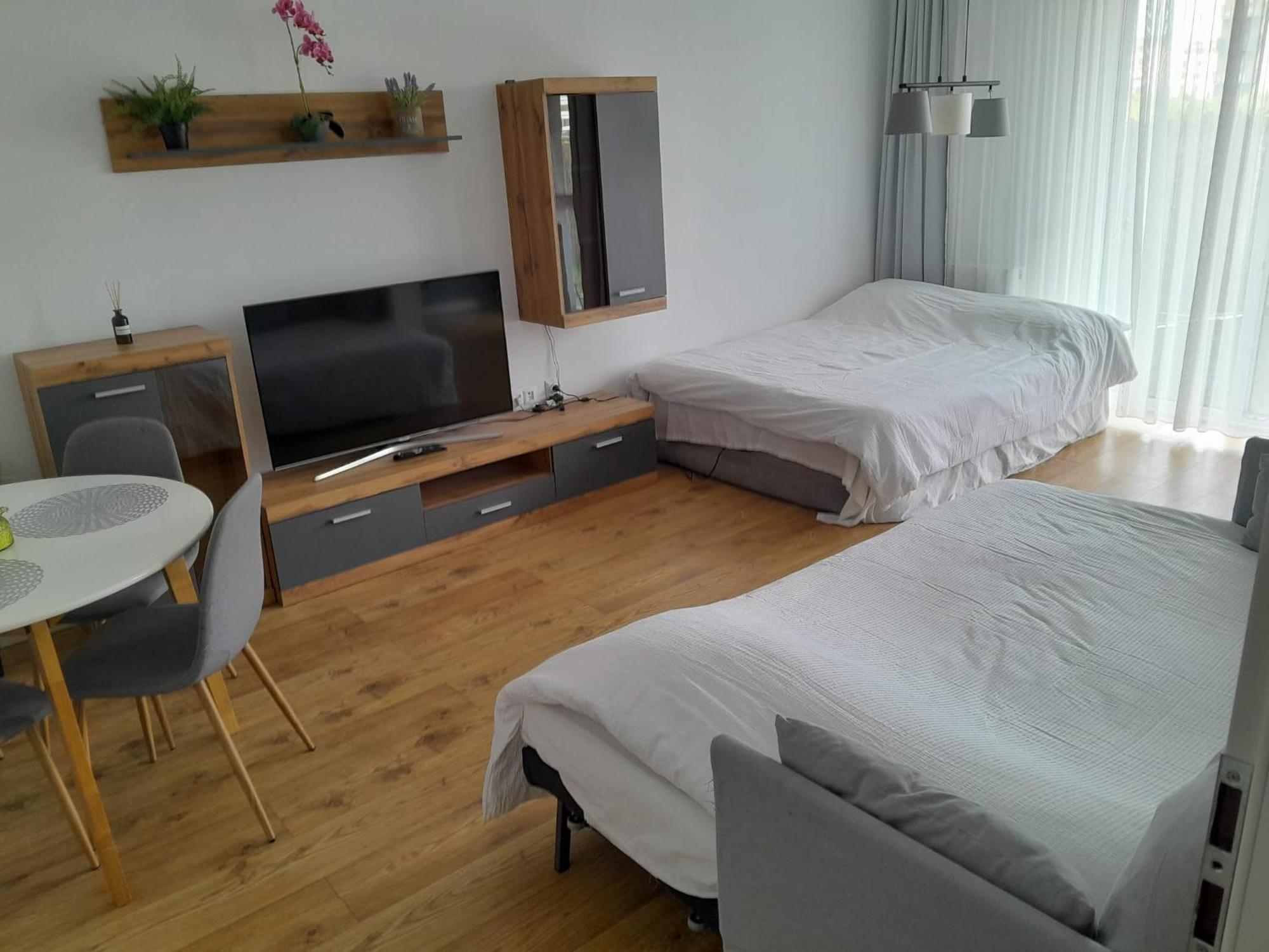 Coresi, 2 Camere, Sleeps 6 Large Private Garden Apartment Pets Welcome Braşov Buitenkant foto
